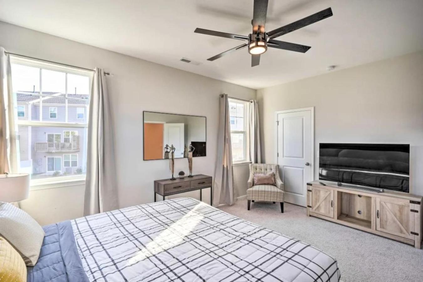 The Villas Buckingham 10 Mins To Rdu Airport Duke Downtown Durham Exterior photo